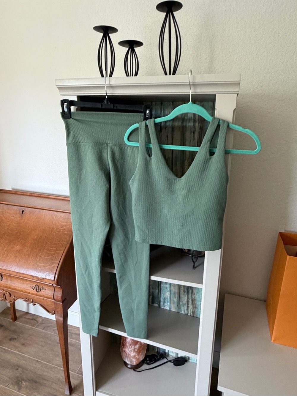 Beach Riot Sage Green Textured Active Set - V-Neck Crop Top & Leggings